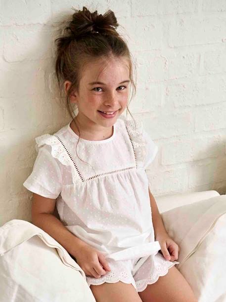 Pijama con short niña de gasa de algodón plumetis y bordado inglés crudo 