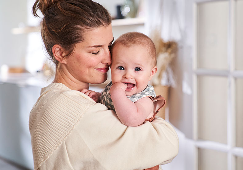 ¿Cómo hacer eructar a un bebé? Consejos y posturas 